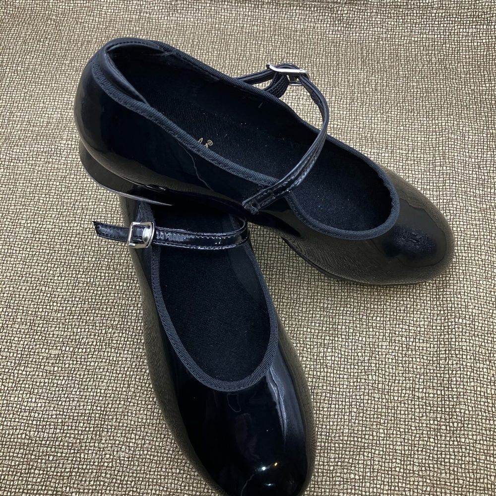 NEW Girls Theatrical Tap Shoes‎ Black Patent SZ 2M -NWOT